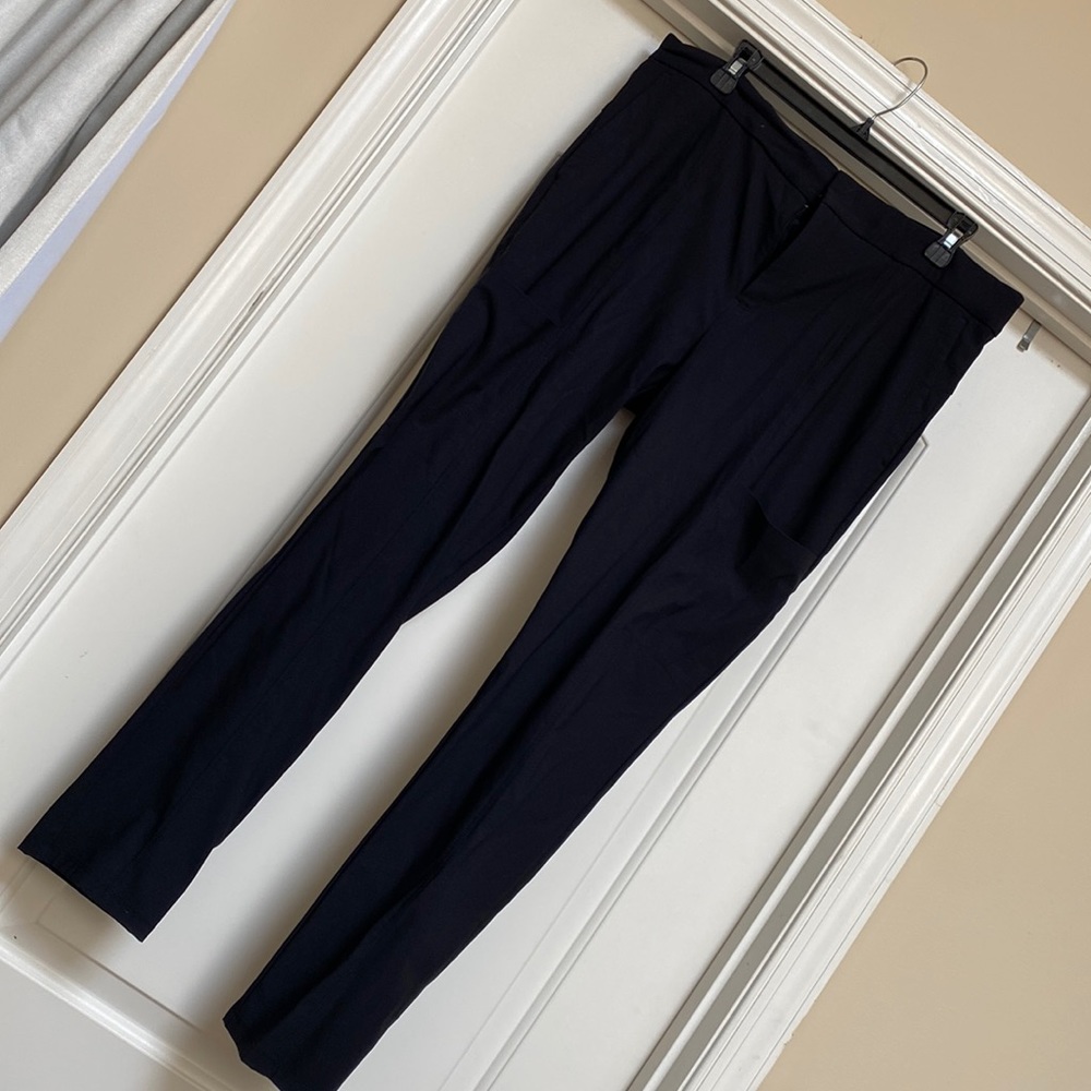 Athleta work Pant. Size 14. Cropped with side pockets. Very stretchy.